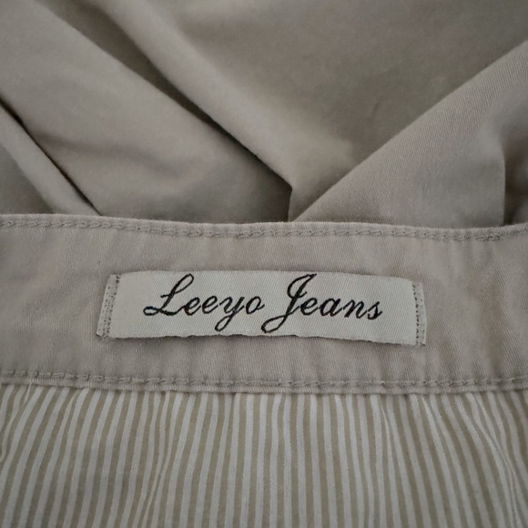 Men's slim cut chinos in lightweight cotton. Light tan. Size 32. From France. - Picture 3 of 4